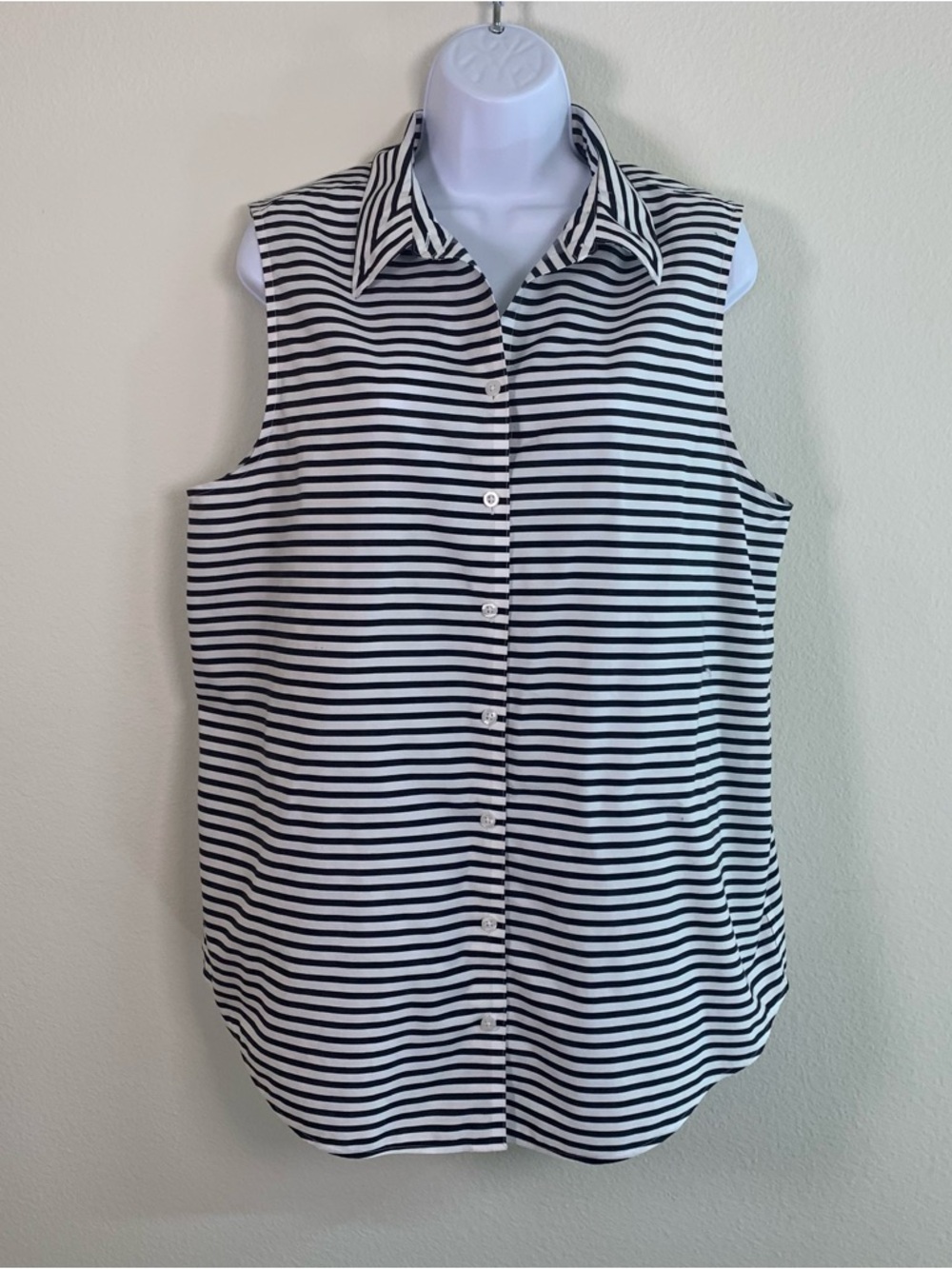 Sleeveless Striped Button-Front Top - Black & White size 3 - Chico’s No Iron